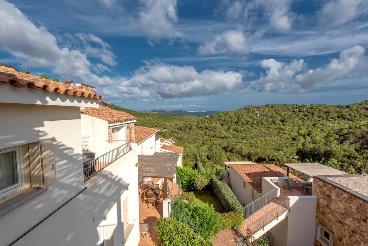Residence Con Piscina A 4 Km Da Baja Sardinia Cala Bitta ภายนอก รูปภาพ