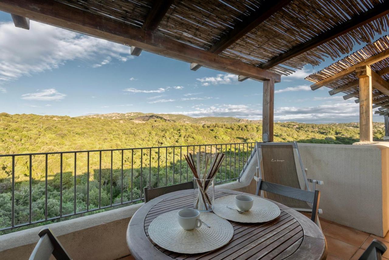Residence Con Piscina A 4 Km Da Baja Sardinia Cala Bitta ภายนอก รูปภาพ