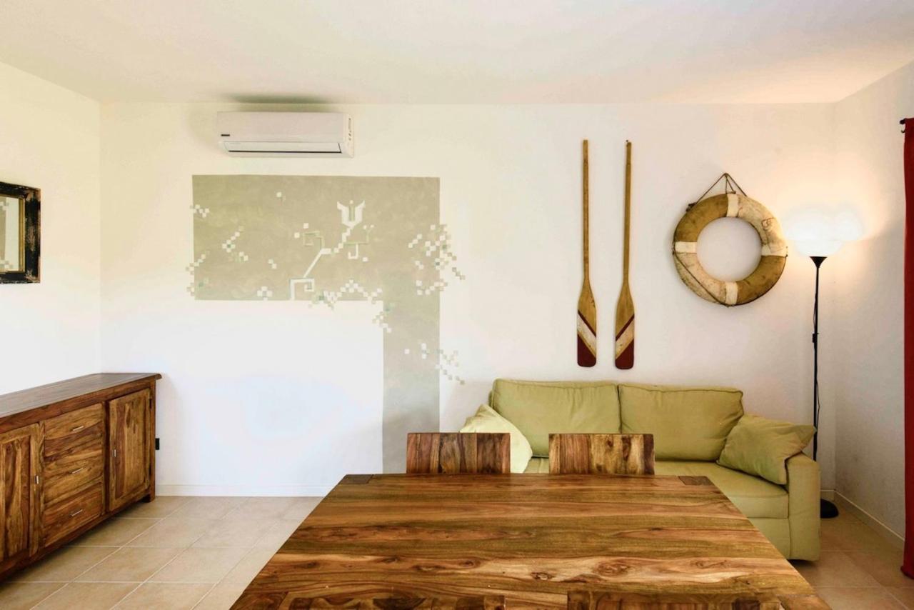 Residence Con Piscina A 4 Km Da Baja Sardinia Cala Bitta ภายนอก รูปภาพ