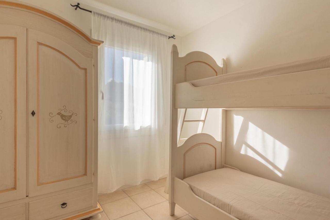 Residence Con Piscina A 4 Km Da Baja Sardinia Cala Bitta ภายนอก รูปภาพ