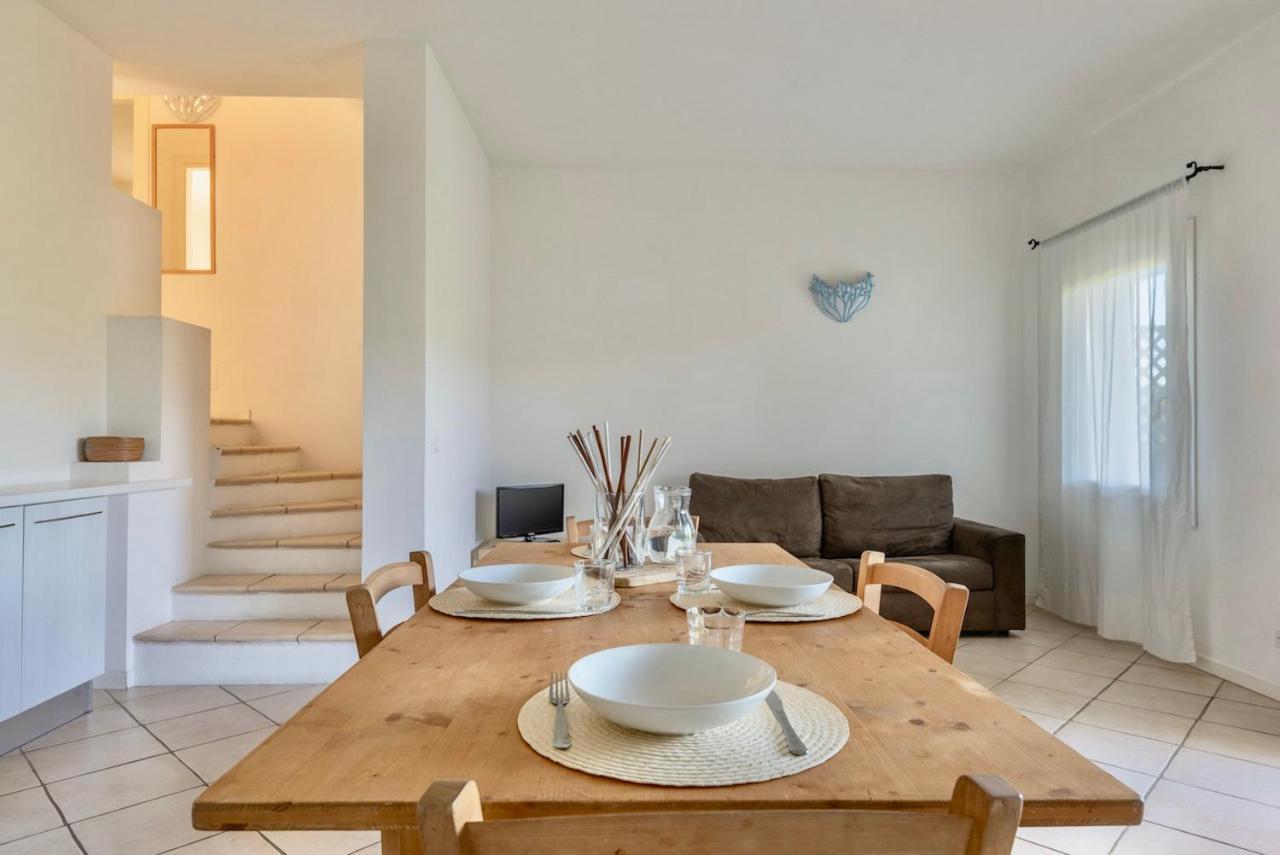 Residence Con Piscina A 4 Km Da Baja Sardinia Cala Bitta ภายนอก รูปภาพ
